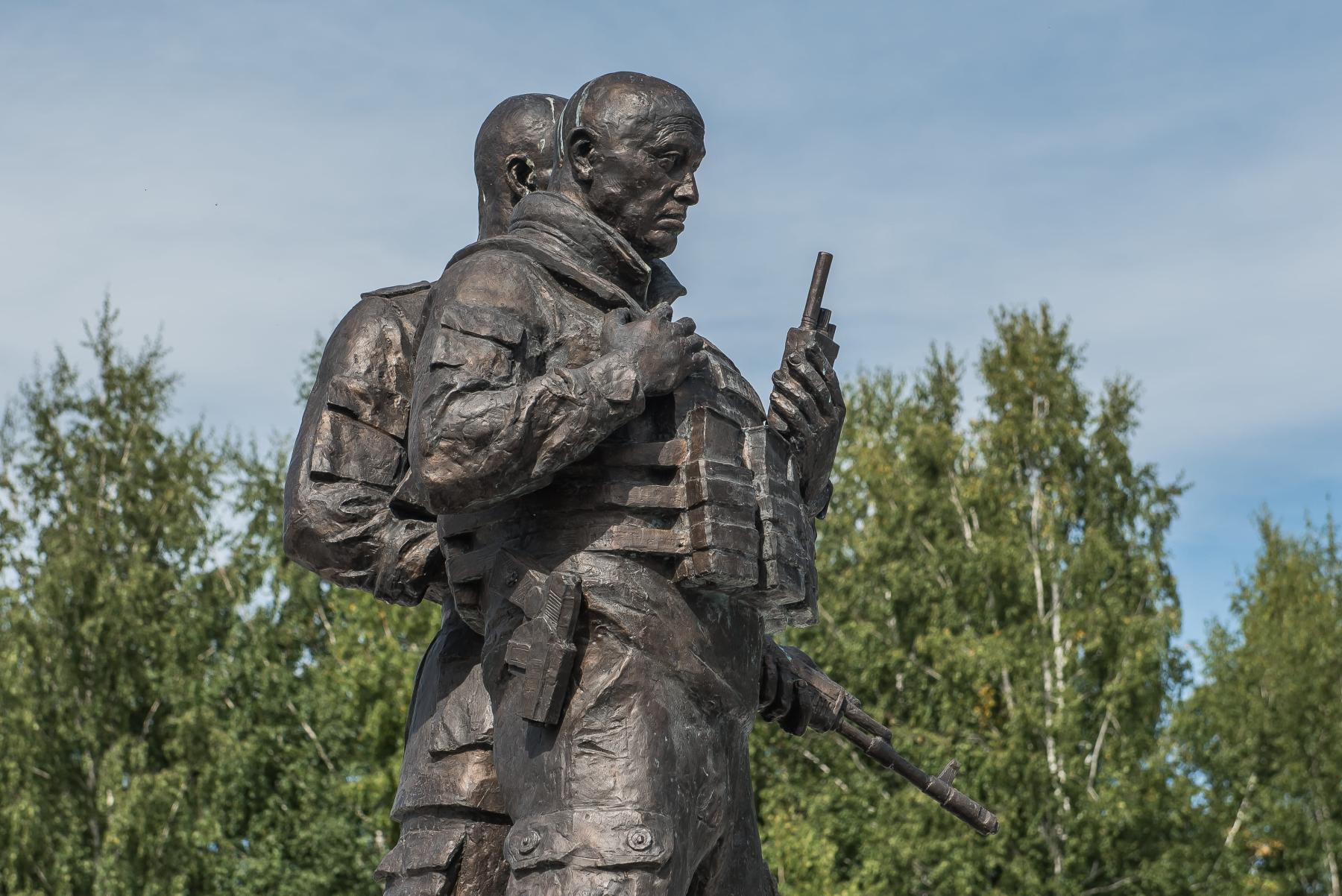 Фото В Новосибирске почтили память лидера ЧВК «Вагнер» Евгения Пригожина 4